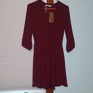 Short dress with quarter sleeves